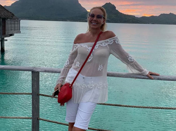 ЖИВОЈИНОВИЋИ СЕ ОДМАРАЈУ НА БОРА БОРИ: Брена усијала друштвене мреже (ФОТО)
